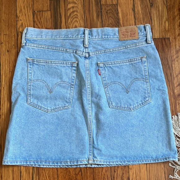 Levi’s denim skirt - Picture 2 of 3
